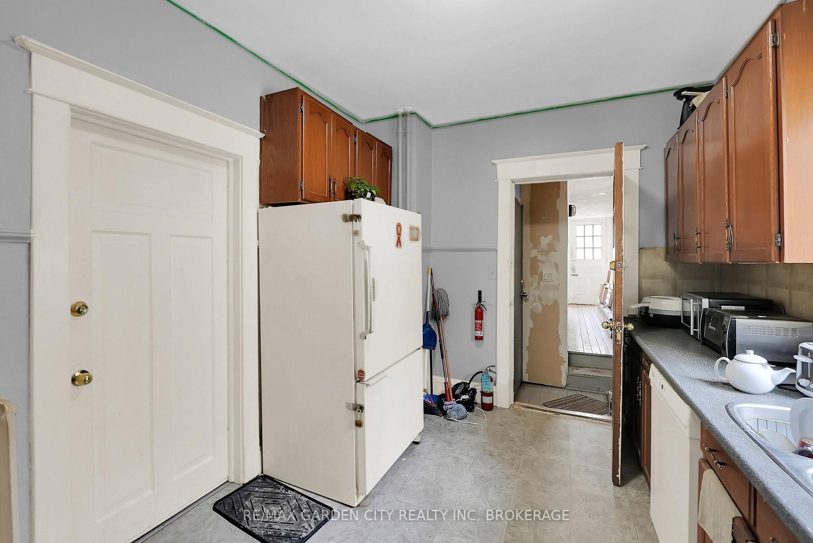 213 Geneva Street • St. Catharines, ON photo 5