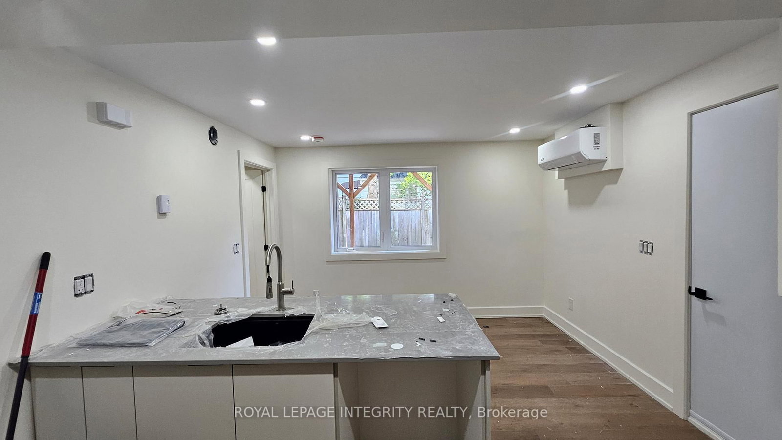 372 Berkley Avenue, Unit B - Photo 7