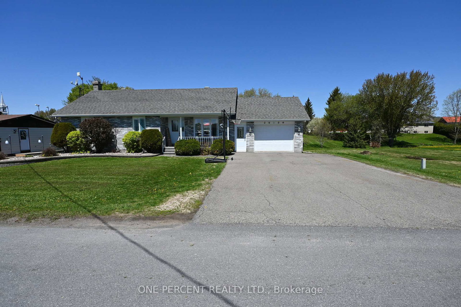 2010 Rue Du Parc Street W • Alfred and Plantagenet, ON photo 1