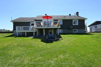 2010 Rue Du Parc Street W • Alfred and Plantagenet, ON photo 2