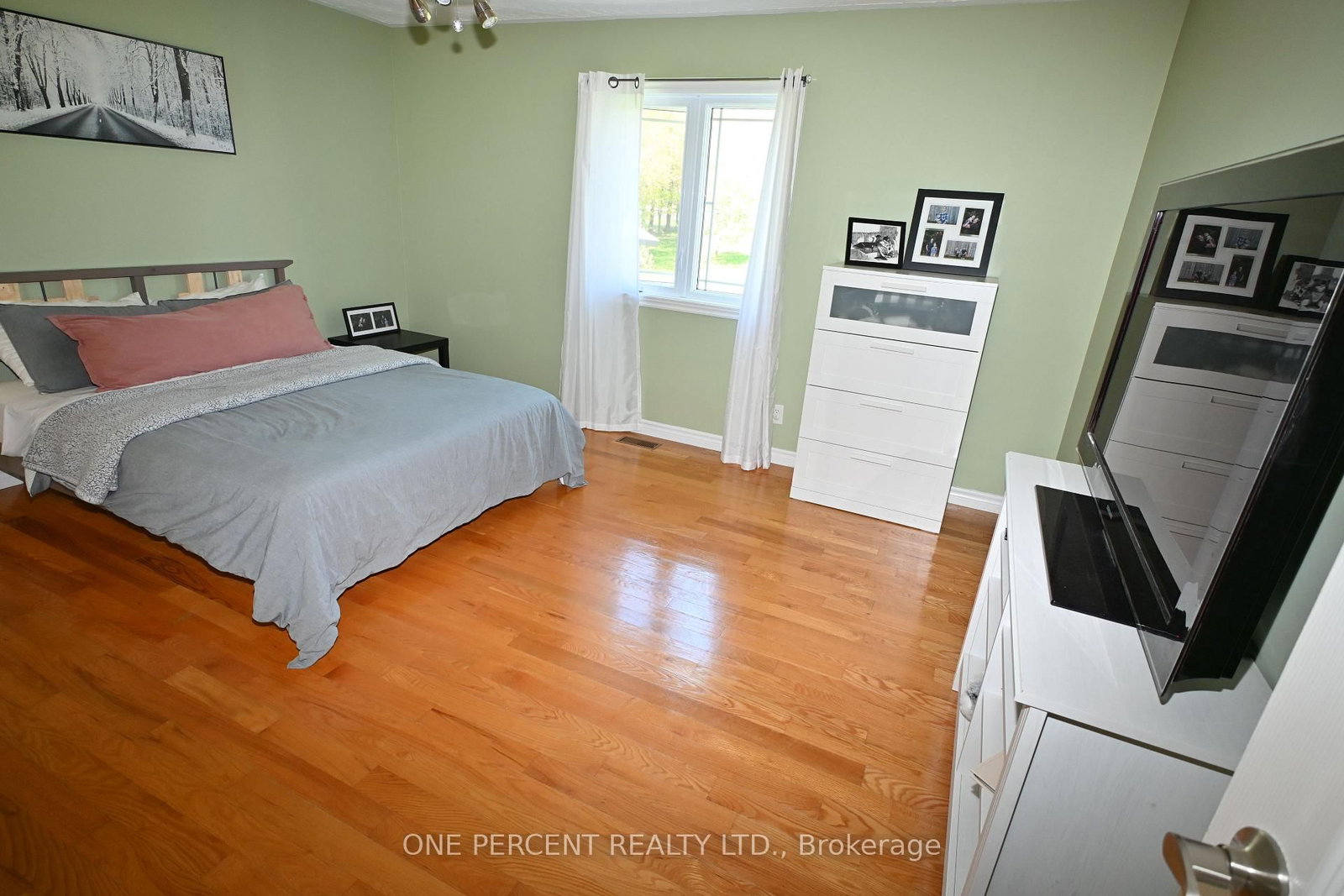 2010 Rue Du Parc Street W • Alfred and Plantagenet, ON photo 9