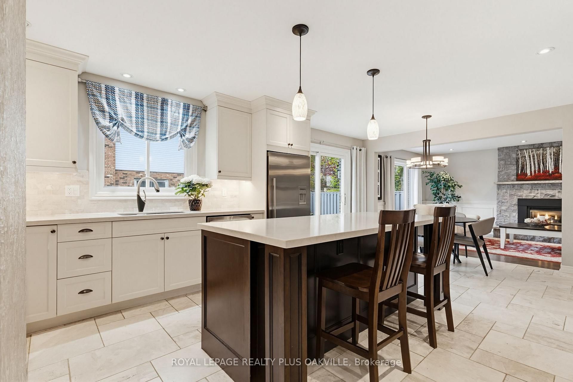67 Honeysuckle Crescent