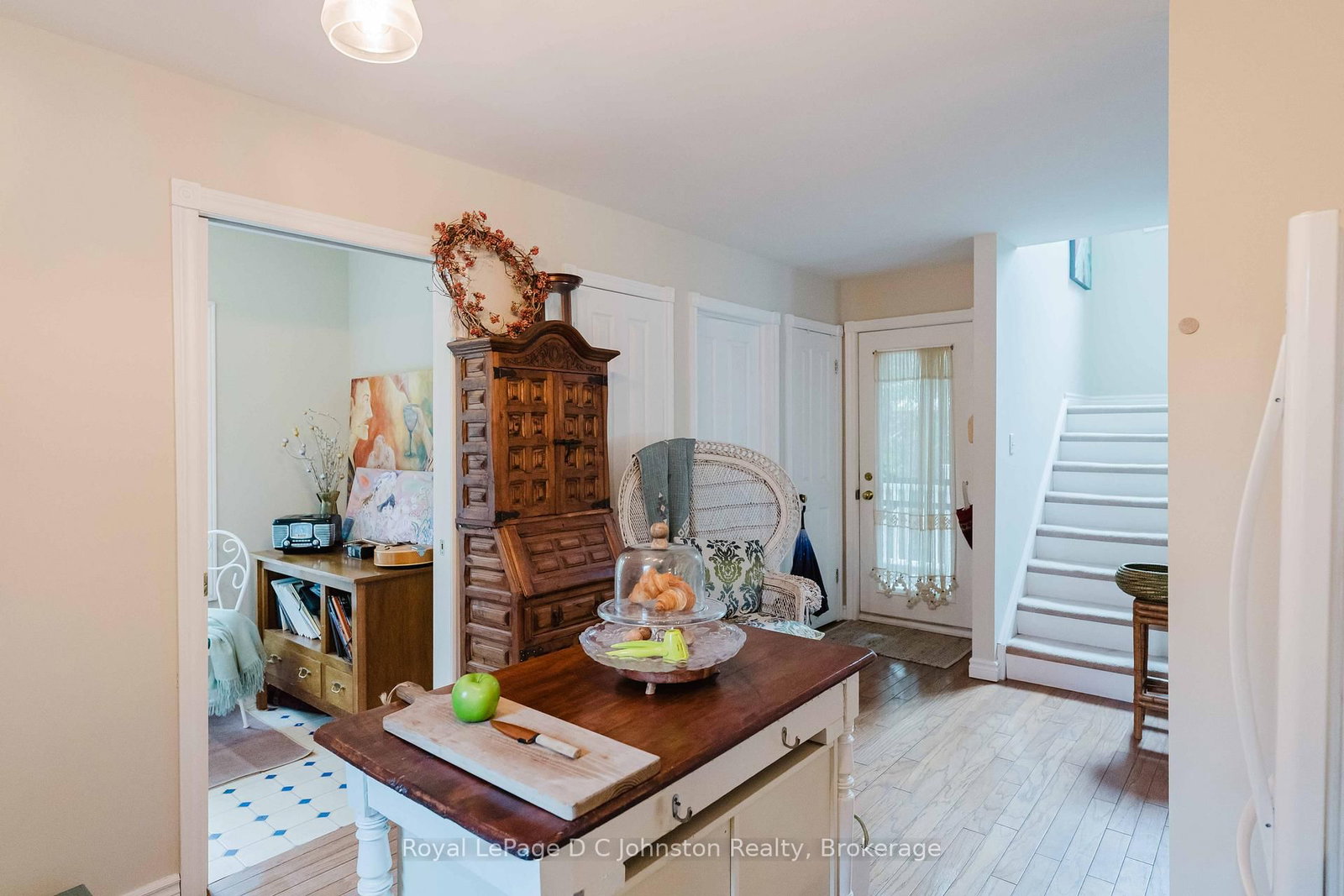 Listing Image 11