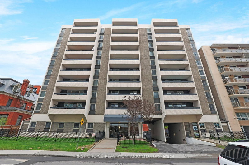 home for sale on 703-141 Somerset Street W