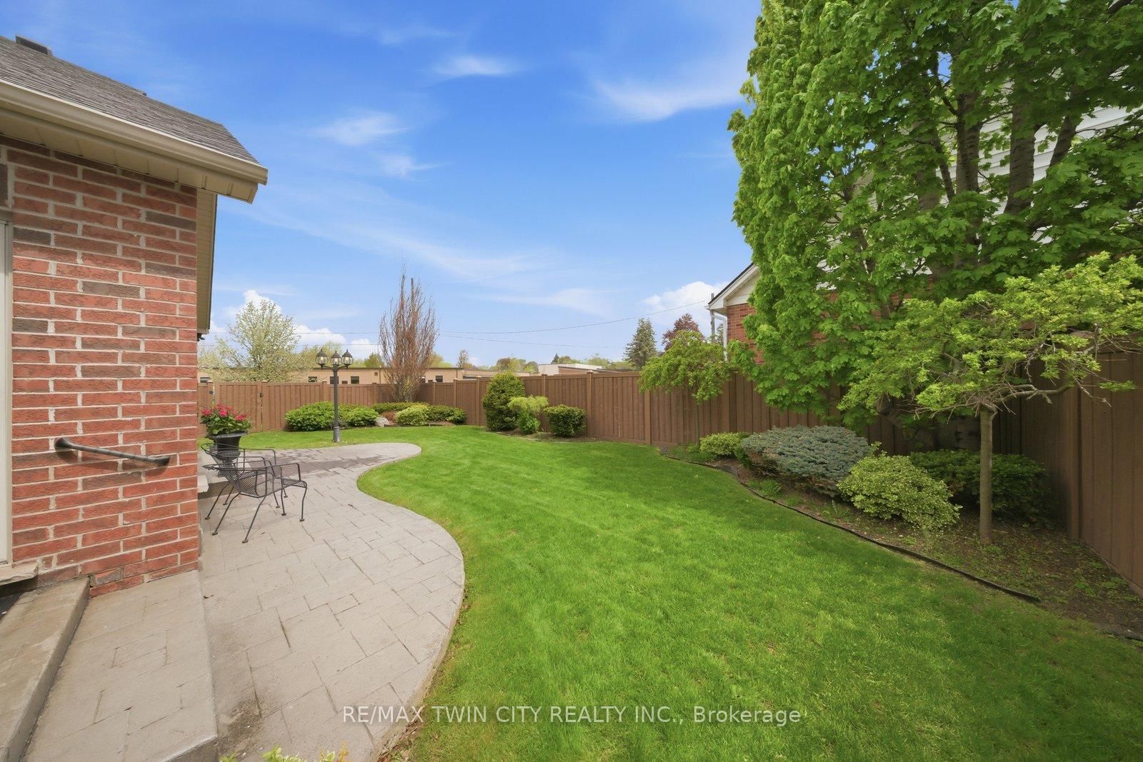 74 Franklin Street • Brantford, ON photo 36