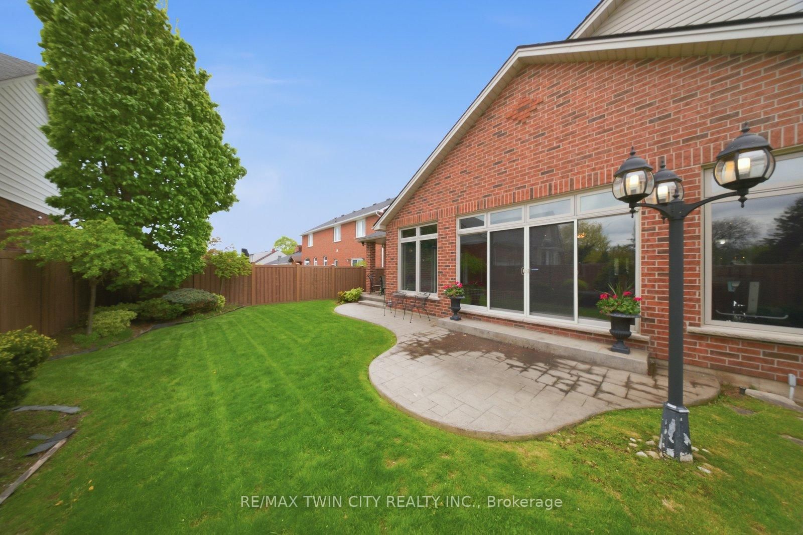 74 Franklin Street • Brantford, ON photo 38