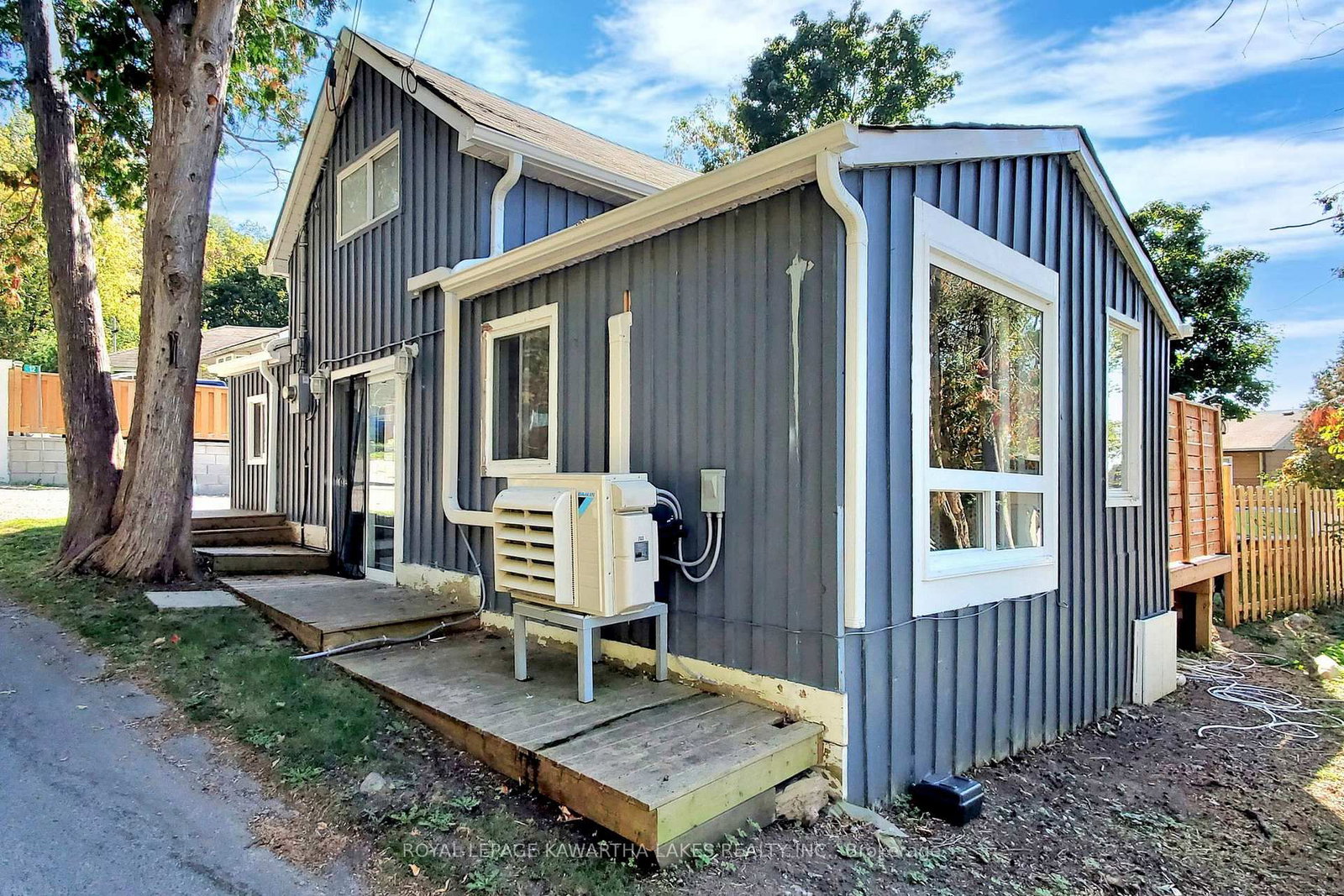 12 Birchcliff Avenue • Kawartha Lakes, ON photo 2