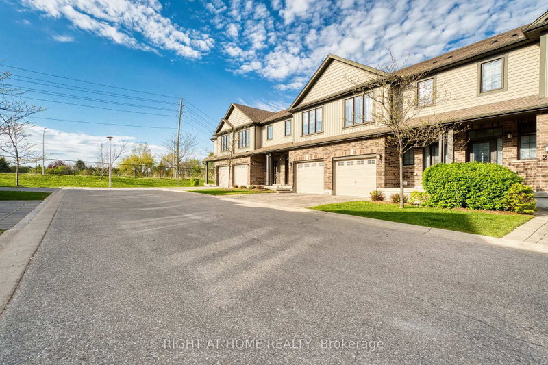 16 - 1030 OAKCROSSING Gate