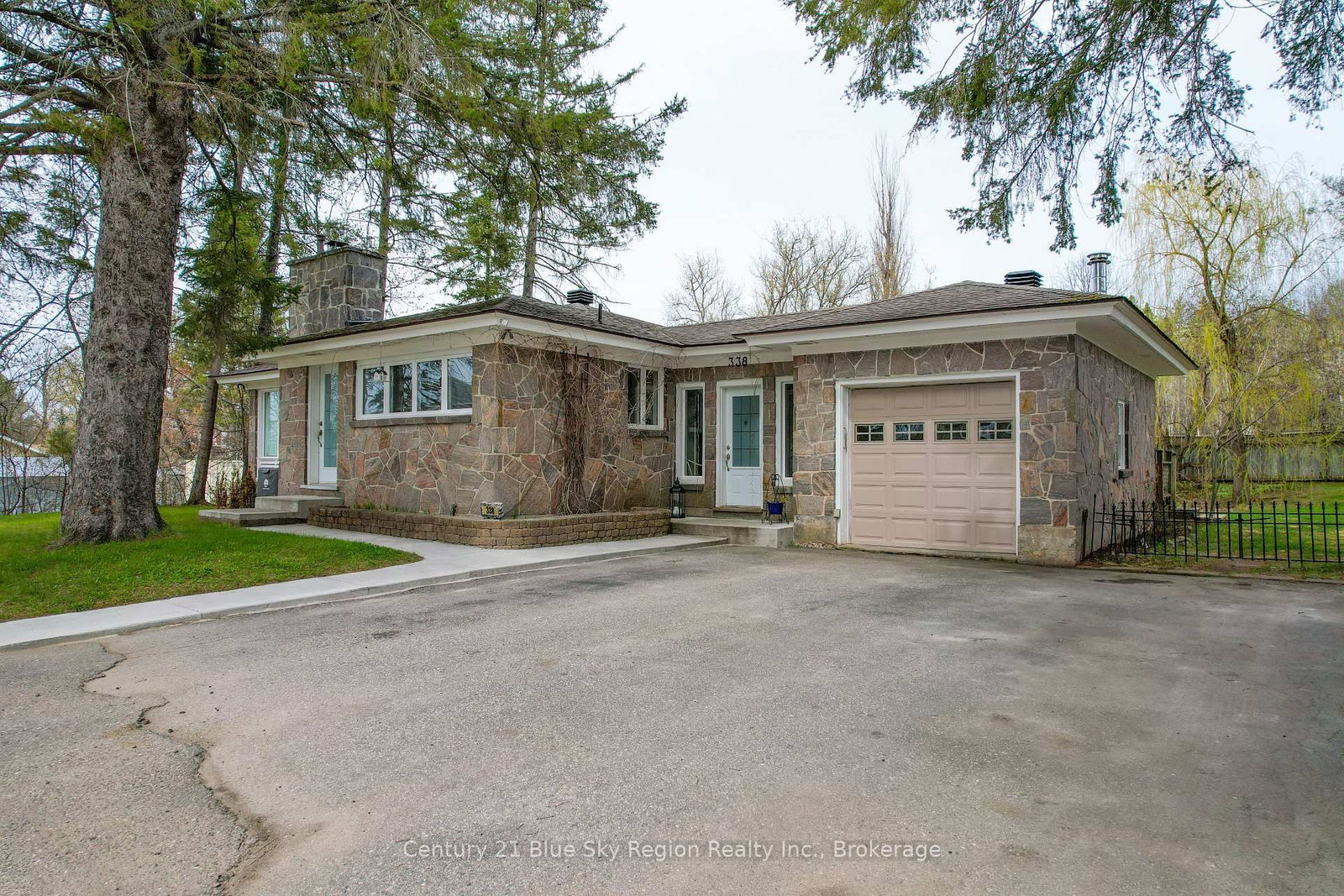 Detached House sold at 338 Edward Street, Powassan, Ontario, P0H 1Z0 - Powassan - MLS: X13142248