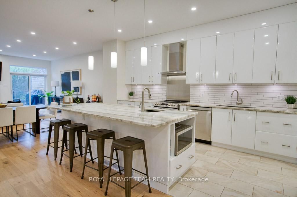 49 Aylen Avenue • Ottawa, ON photo 8