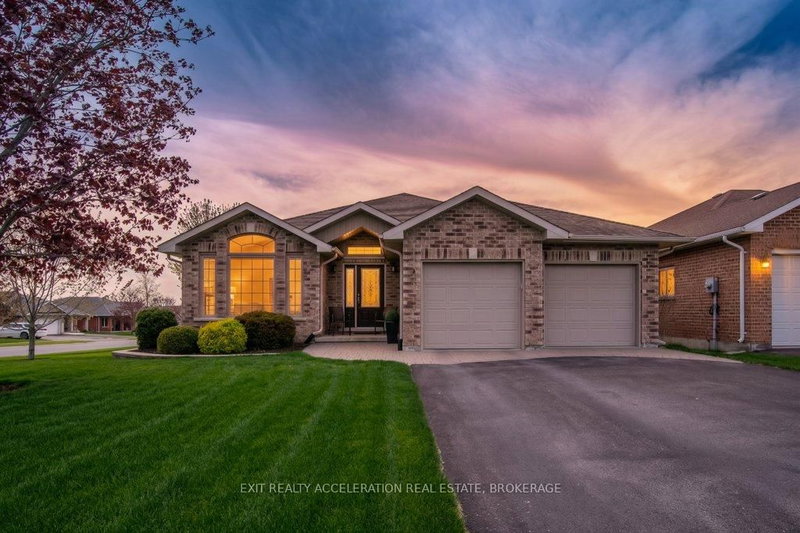 home for sale on 3 Ashwood Crescent