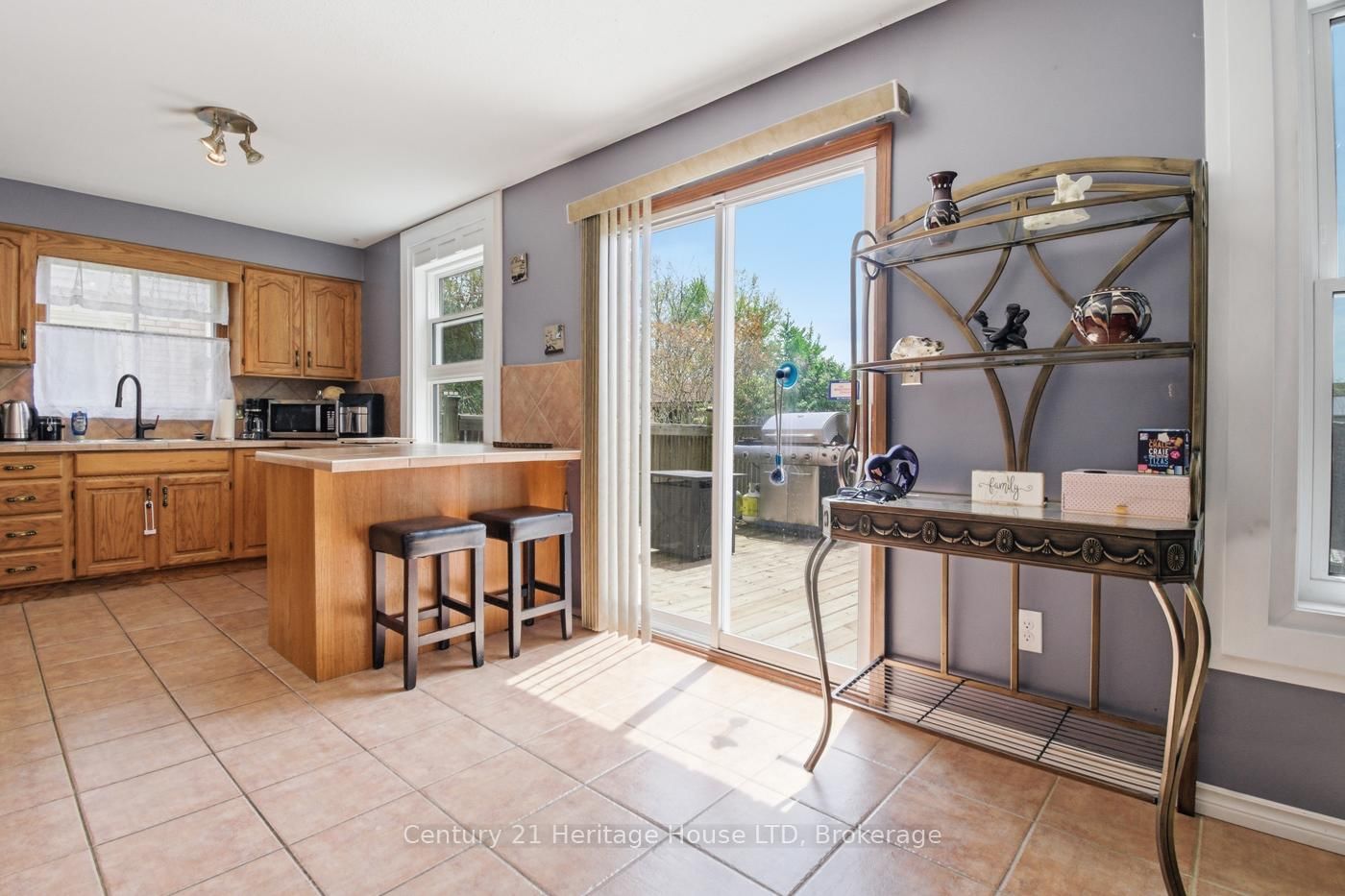 6864 Sunrise Court • Niagara Falls, ON photo 3