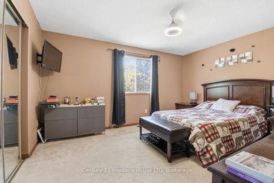 6864 Sunrise Court • Niagara Falls, ON photo 4