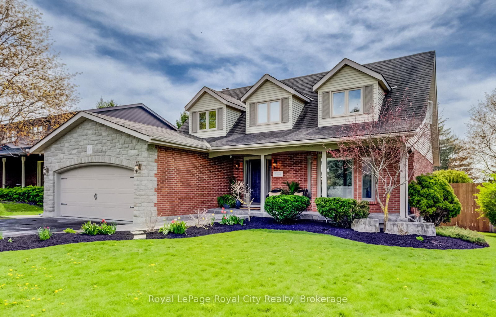 15 Joann Crescent • Centre Wellington, ON photo 1