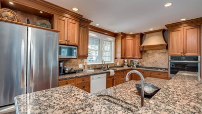 2416 Sunningdale Road W • London North, ON photo 9