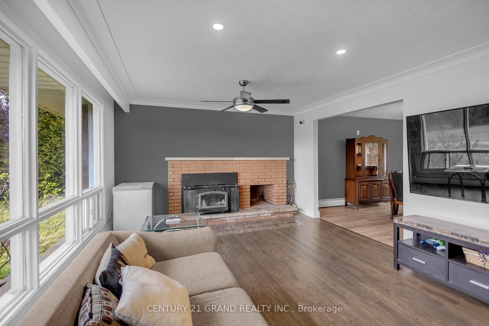 Listing Image 7
