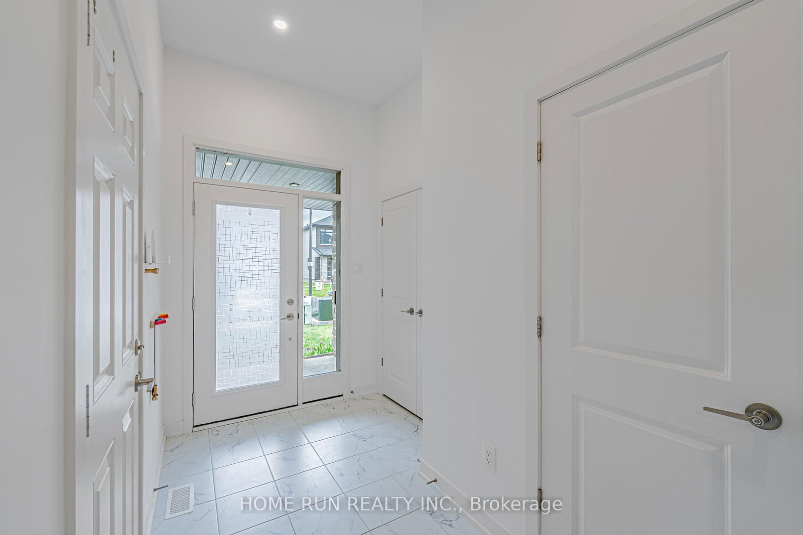 222 Finsbury Avenue - Photo 3