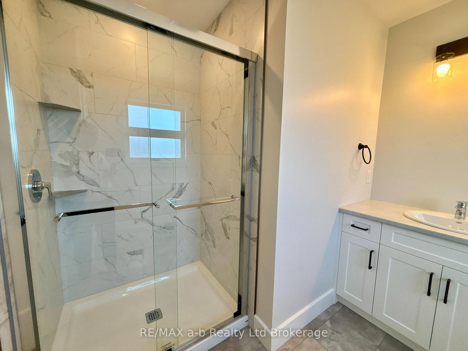 41 Cash Crescent • Ingersoll, ON photo 15