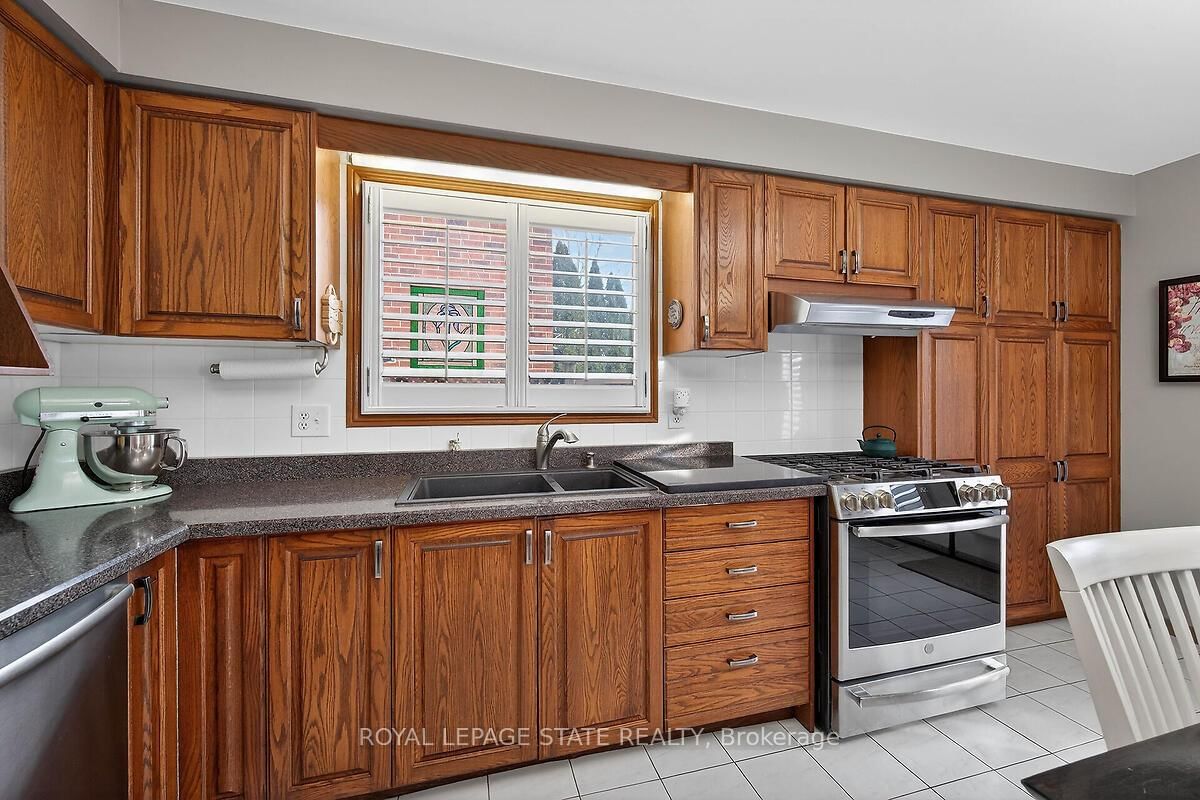 15 Gabriele Court • Hamilton, ON photo 12