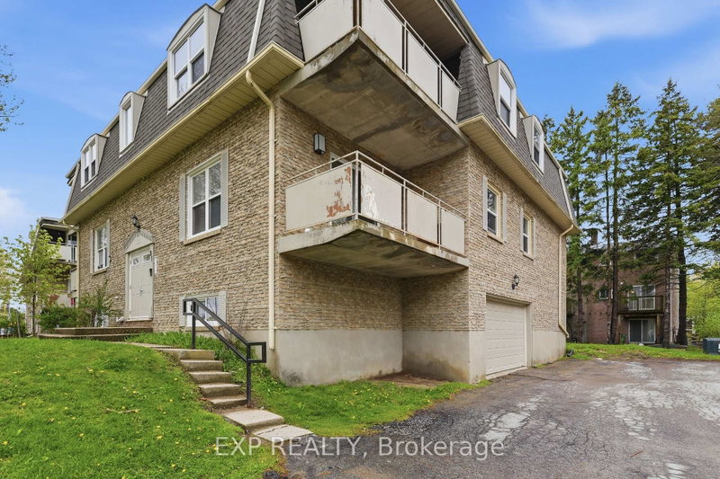 3 - 91 Westmount Road N