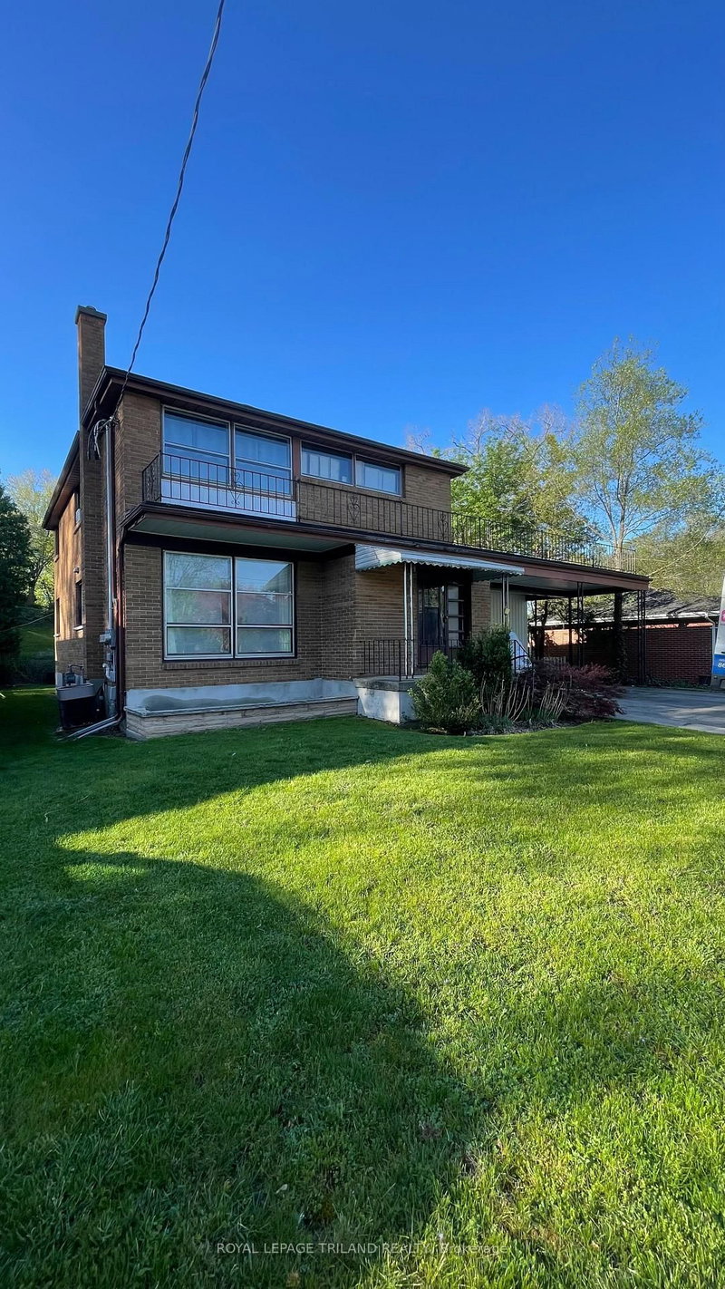 home for lease on 2-675 Victoria Street