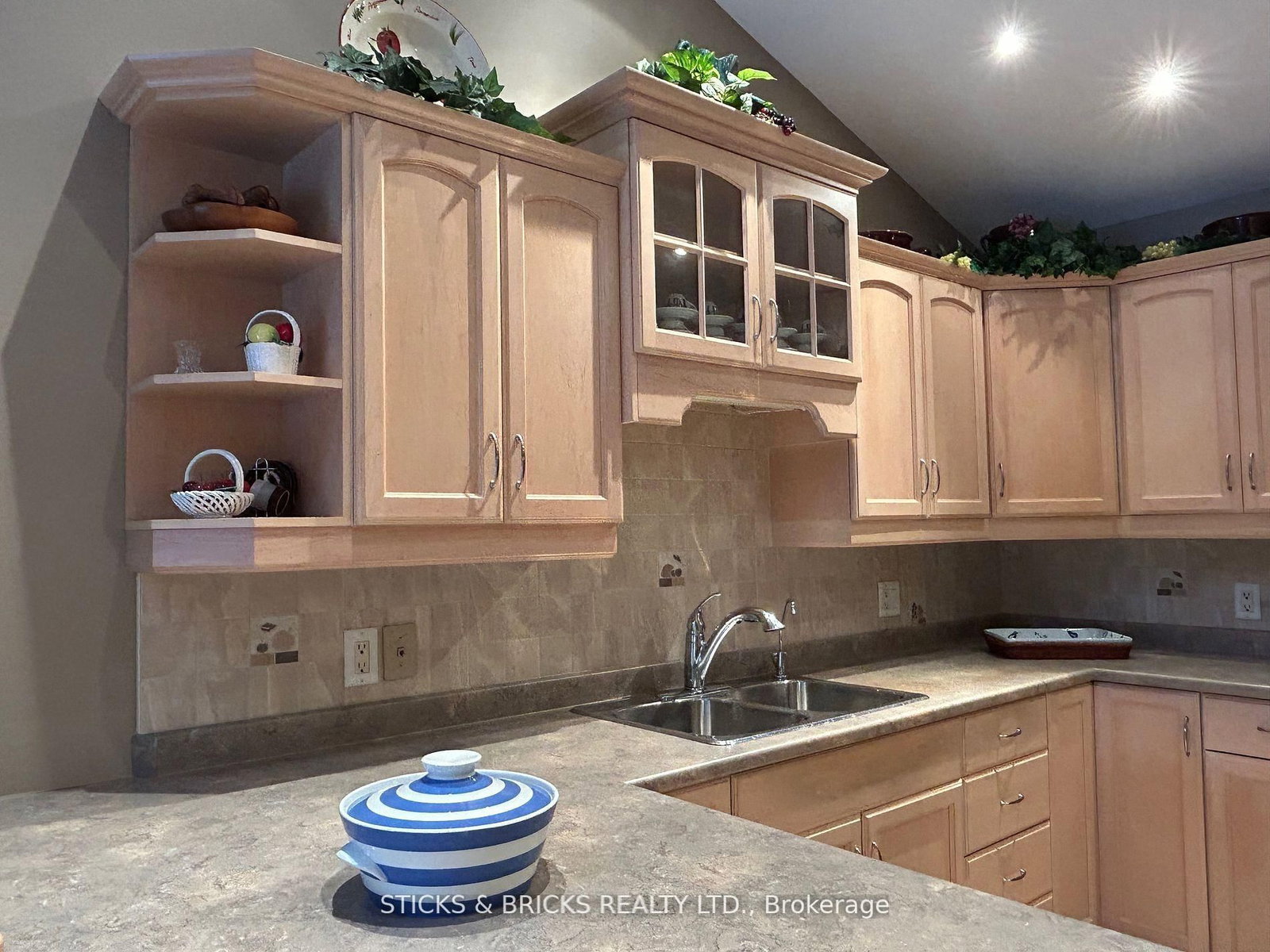 3241 Montrose Road, Unit 12 - Photo 13