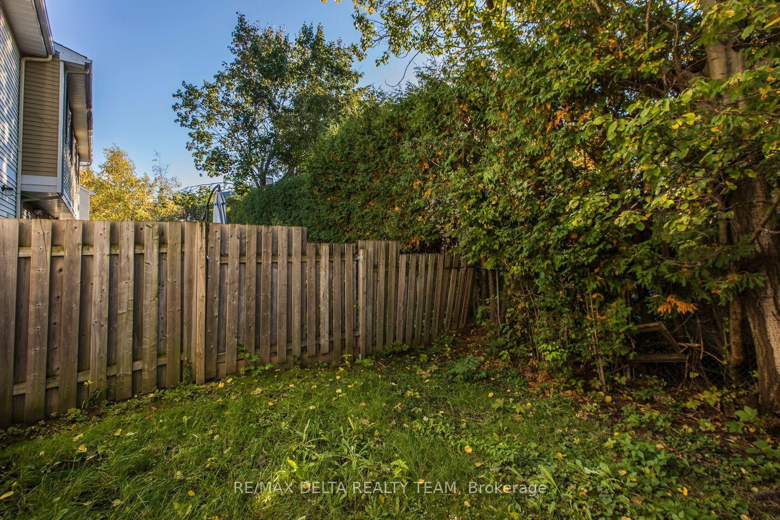 323 Monica Crescent, Unit 8 - Photo 44