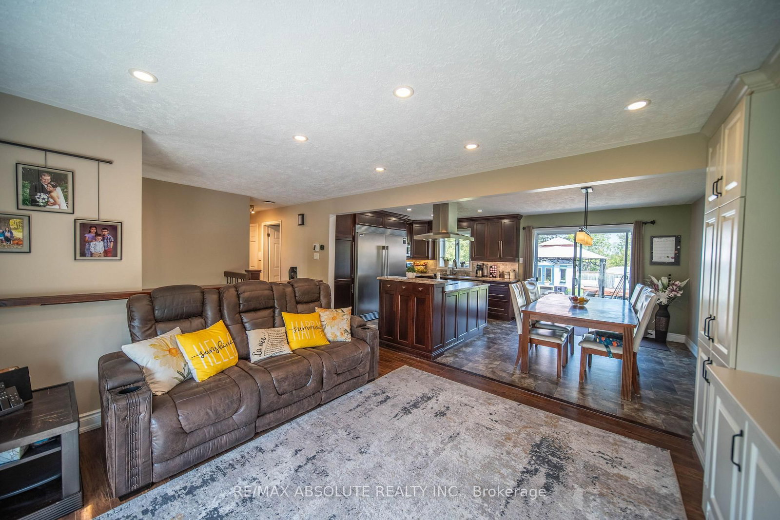 38 Duchesse Crescent • Russell, ON photo 7
