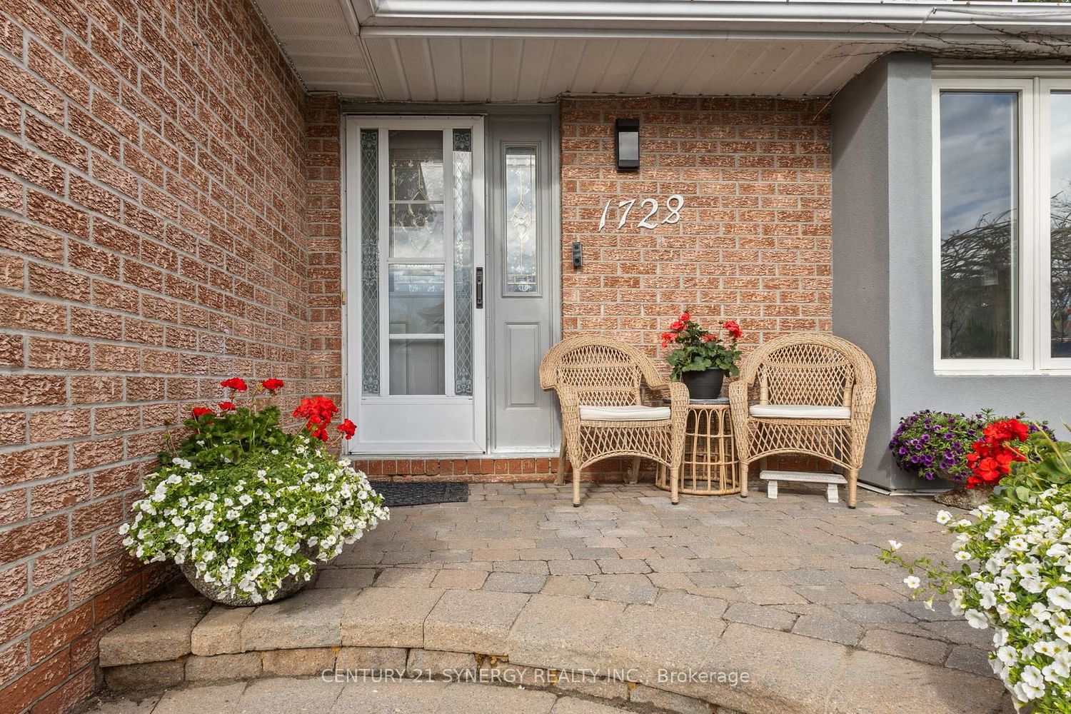1728 Teakdale Avenue • Ottawa, ON photo 4