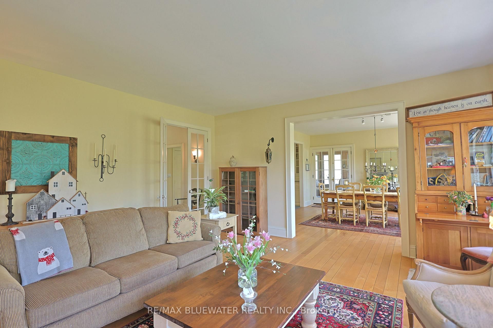 10043 Old River Road