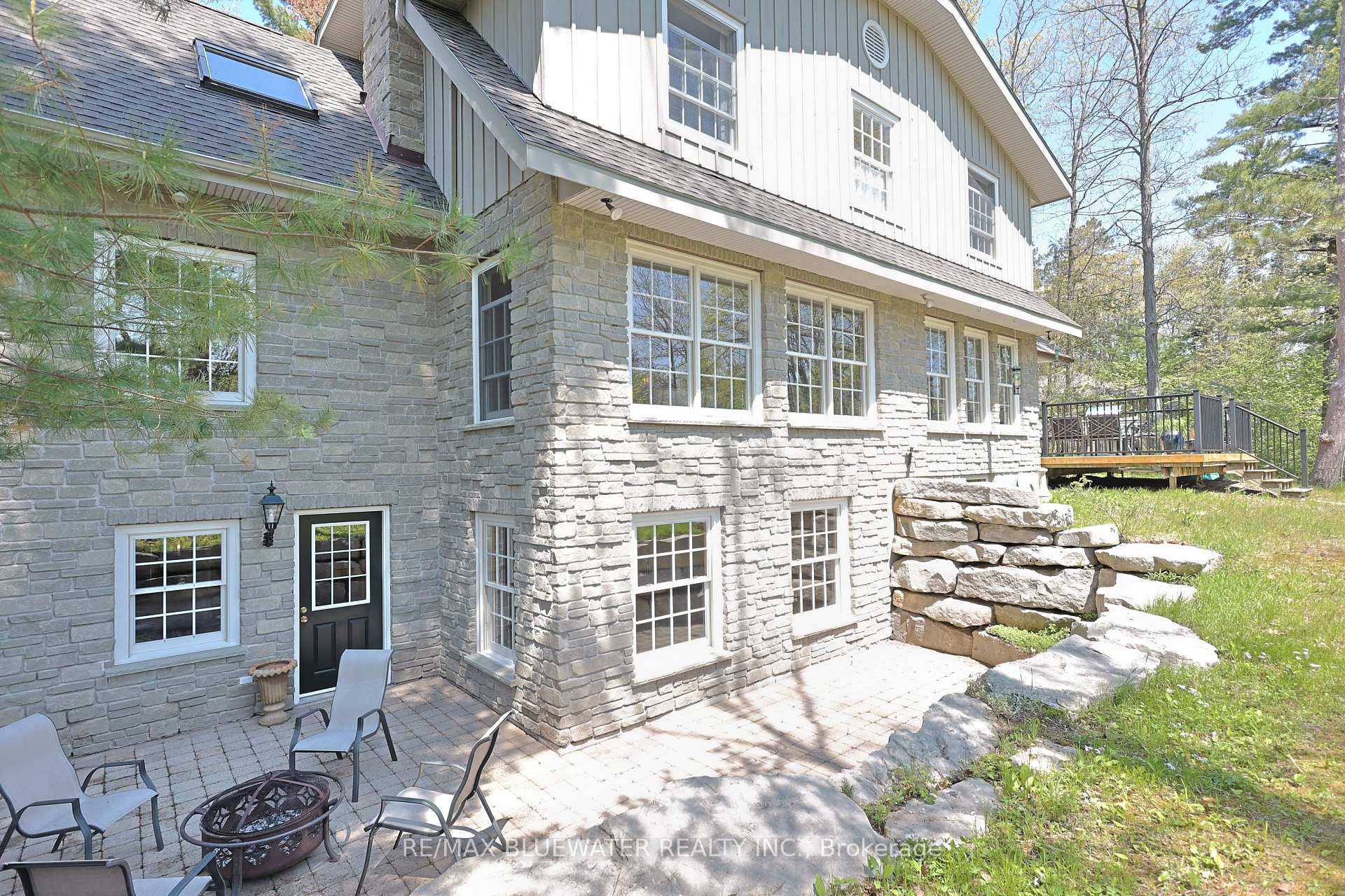 10043 Old River Road