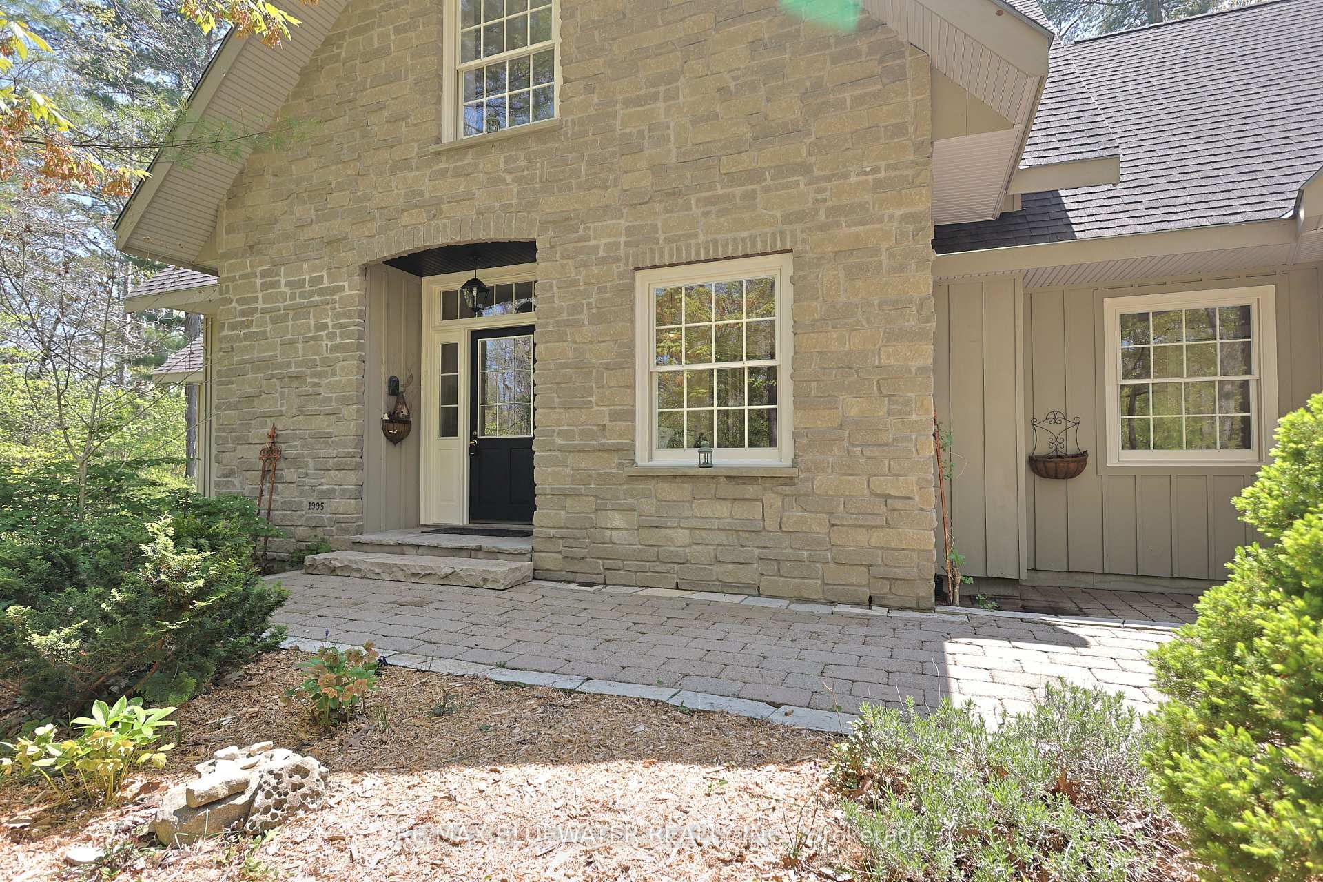 10043 Old River Road
