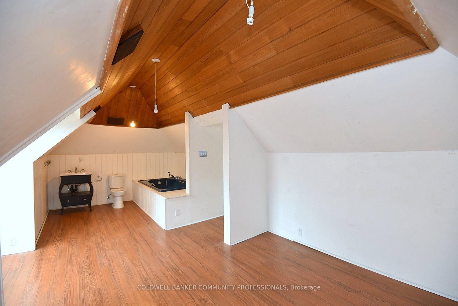 128 Hess Street S • Hamilton, ON photo 32