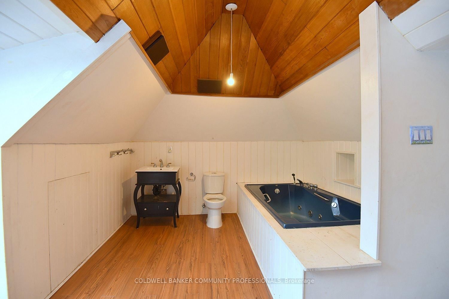 128 Hess Street S • Hamilton, ON photo 36