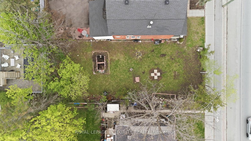 516 Churchill Avenue N
