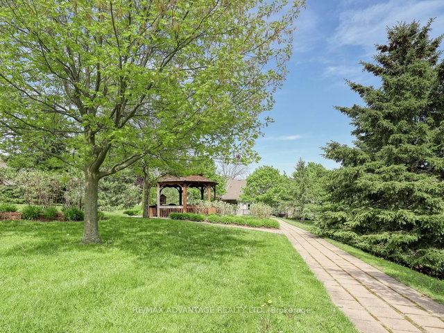 42 - 800 Commissioners Road W