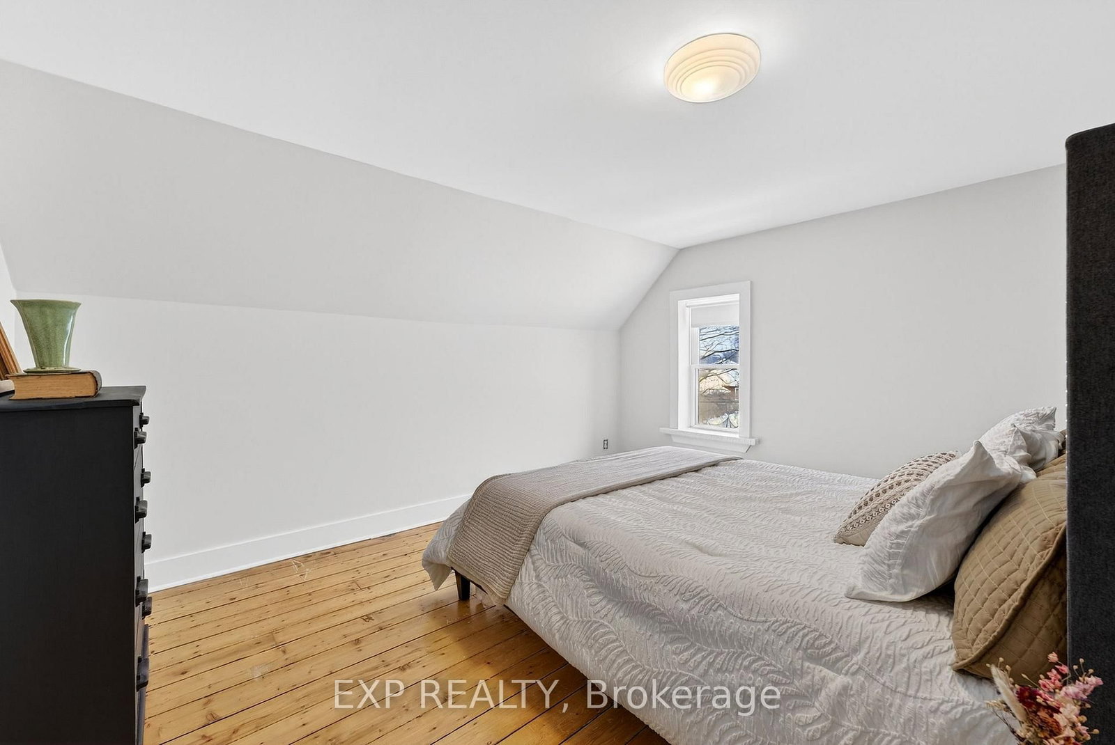 16 Barker Street • Prince Edward County, ON photo 33