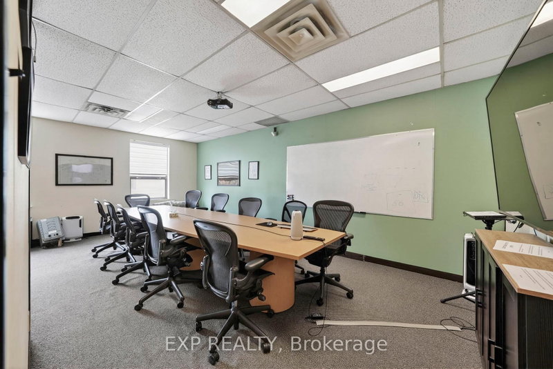 215 Colonnade Rd photo 5