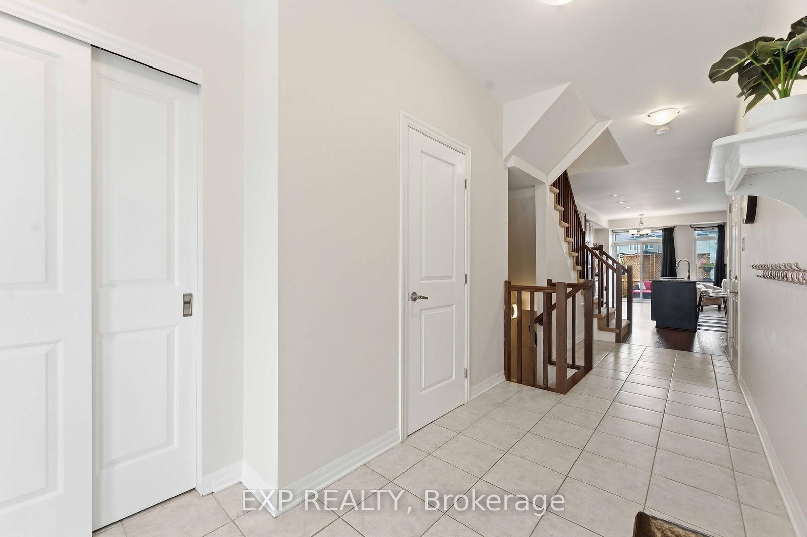 151 Hawkshaw Crescent • Ottawa, ON photo 4