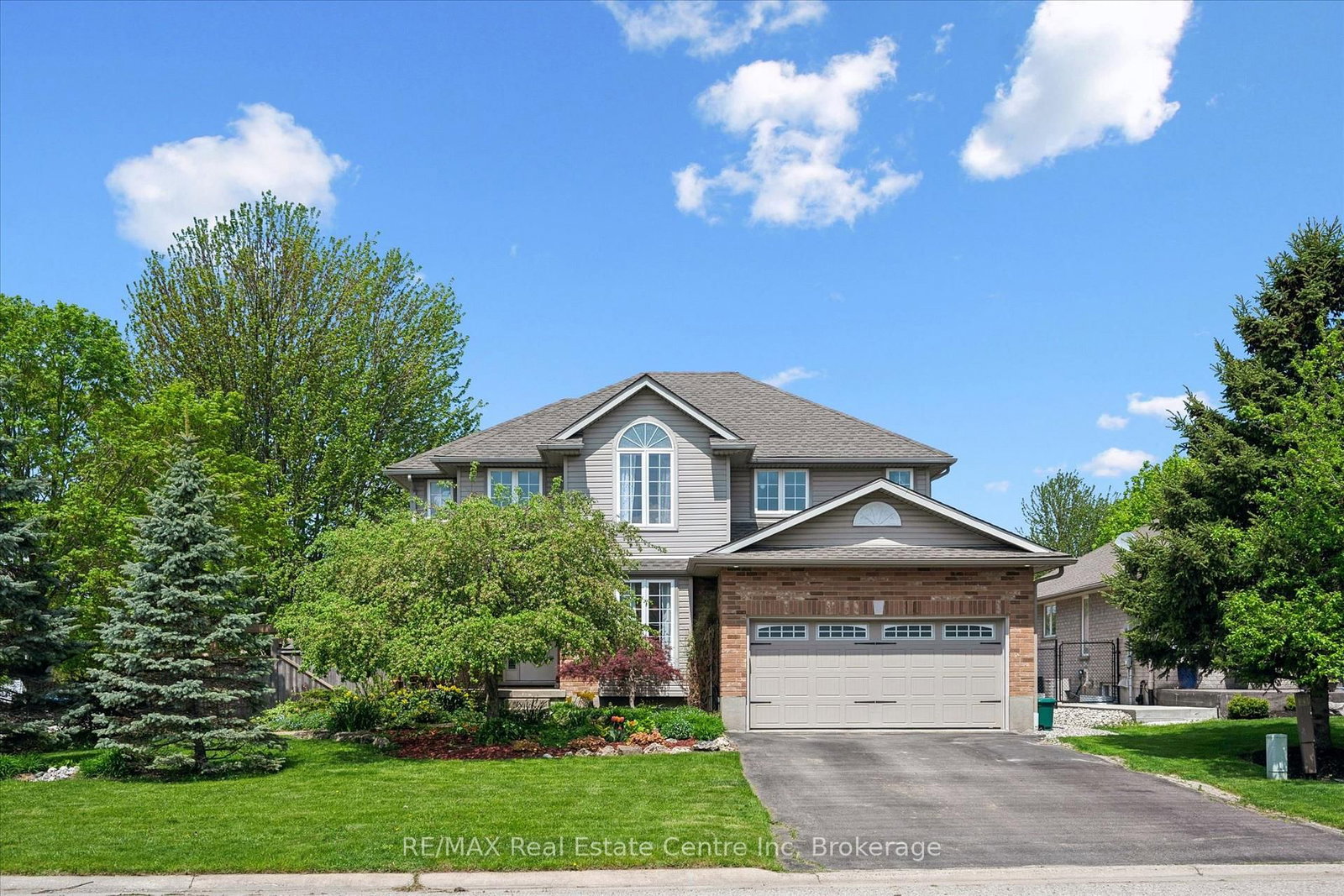 332 Daniel Crescent • Centre Wellington, ON photo 11