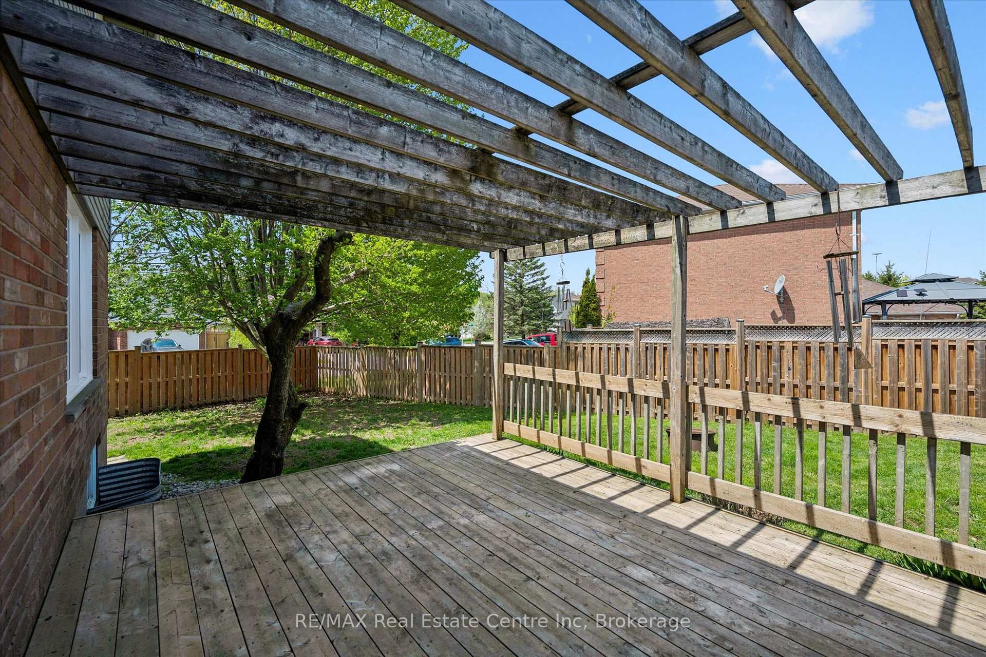 332 Daniel Crescent