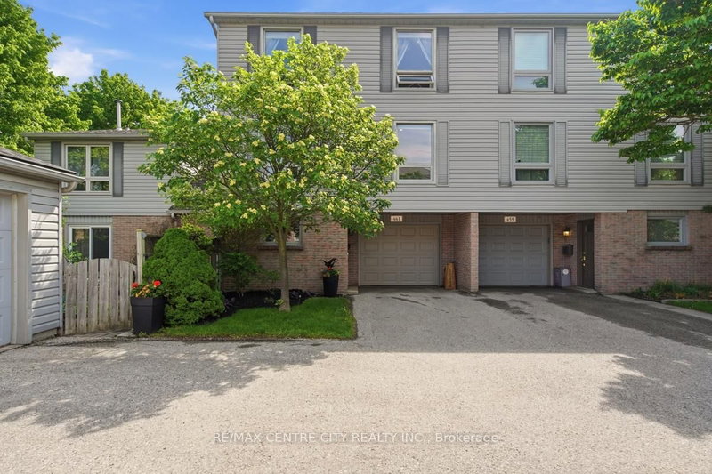 home for sale on 461 Everglade Crescent