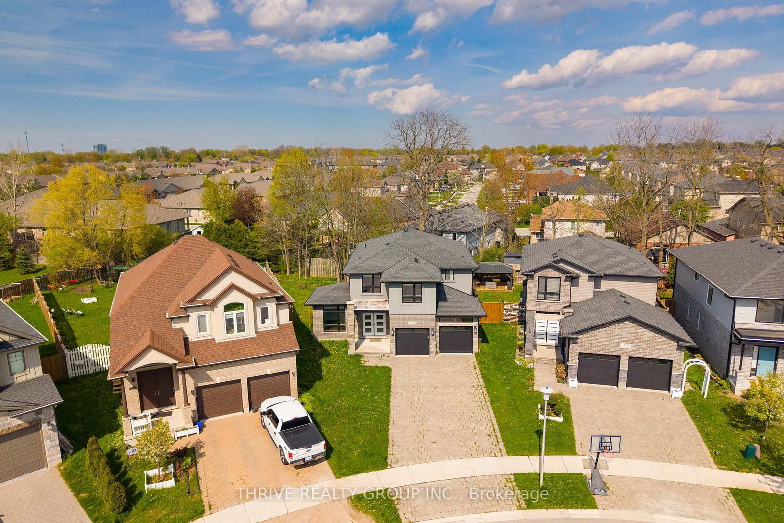 483 Sophia Crescent - Photo 2