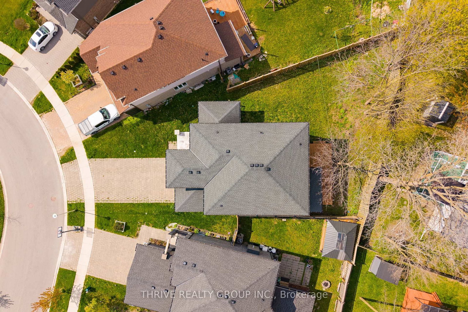 483 Sophia Crescent - Photo 4