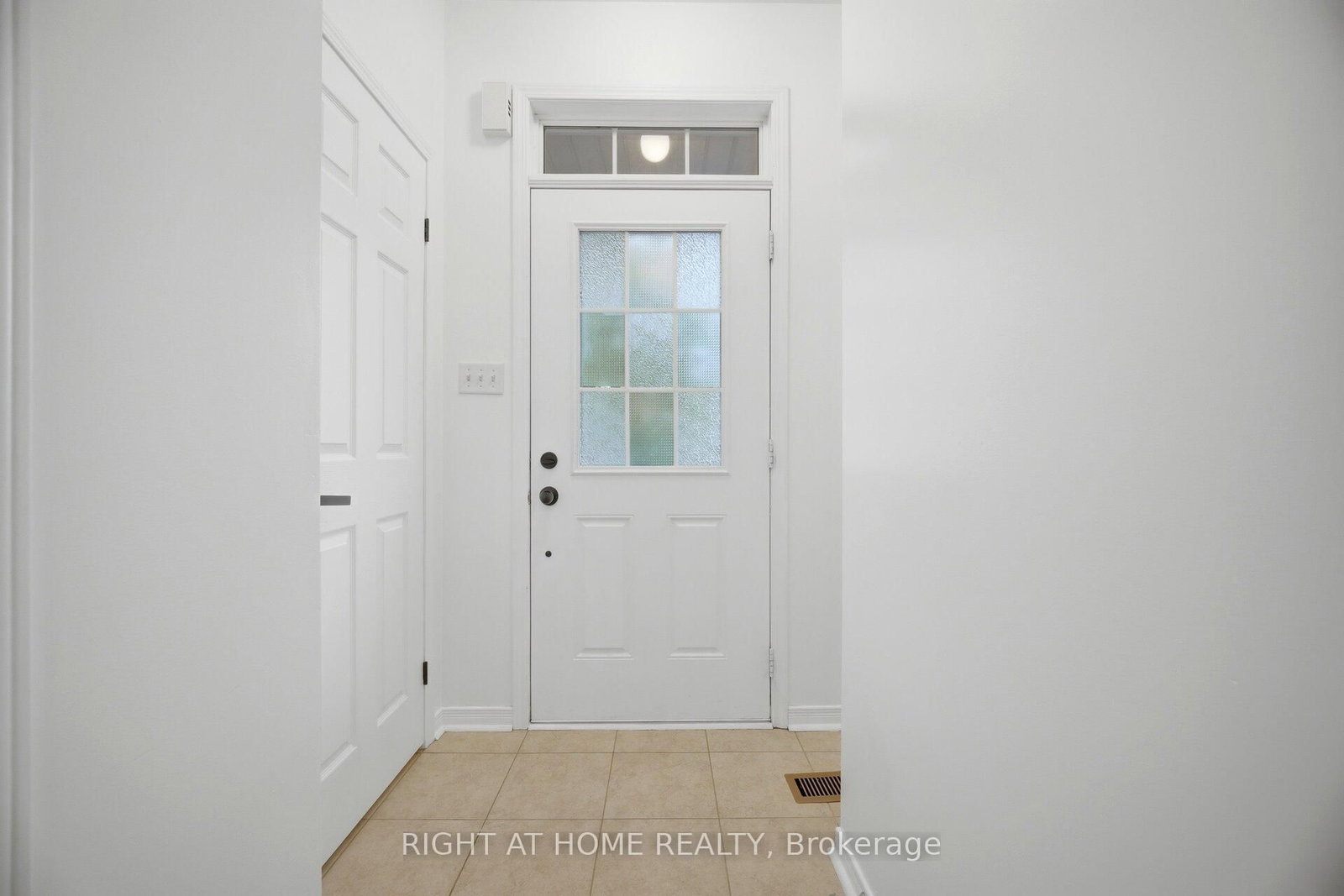 110 E Highland Road E, Unit 20 - Photo 4