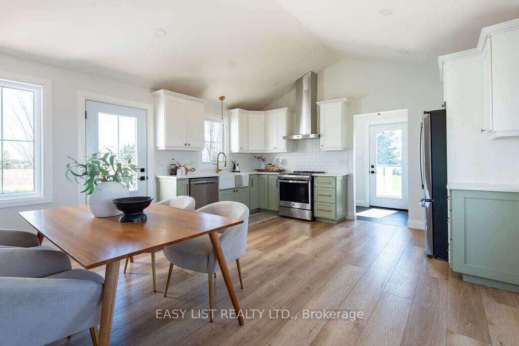 8993 Petrolia Line • Brooke-Alvinston, ON photo 3