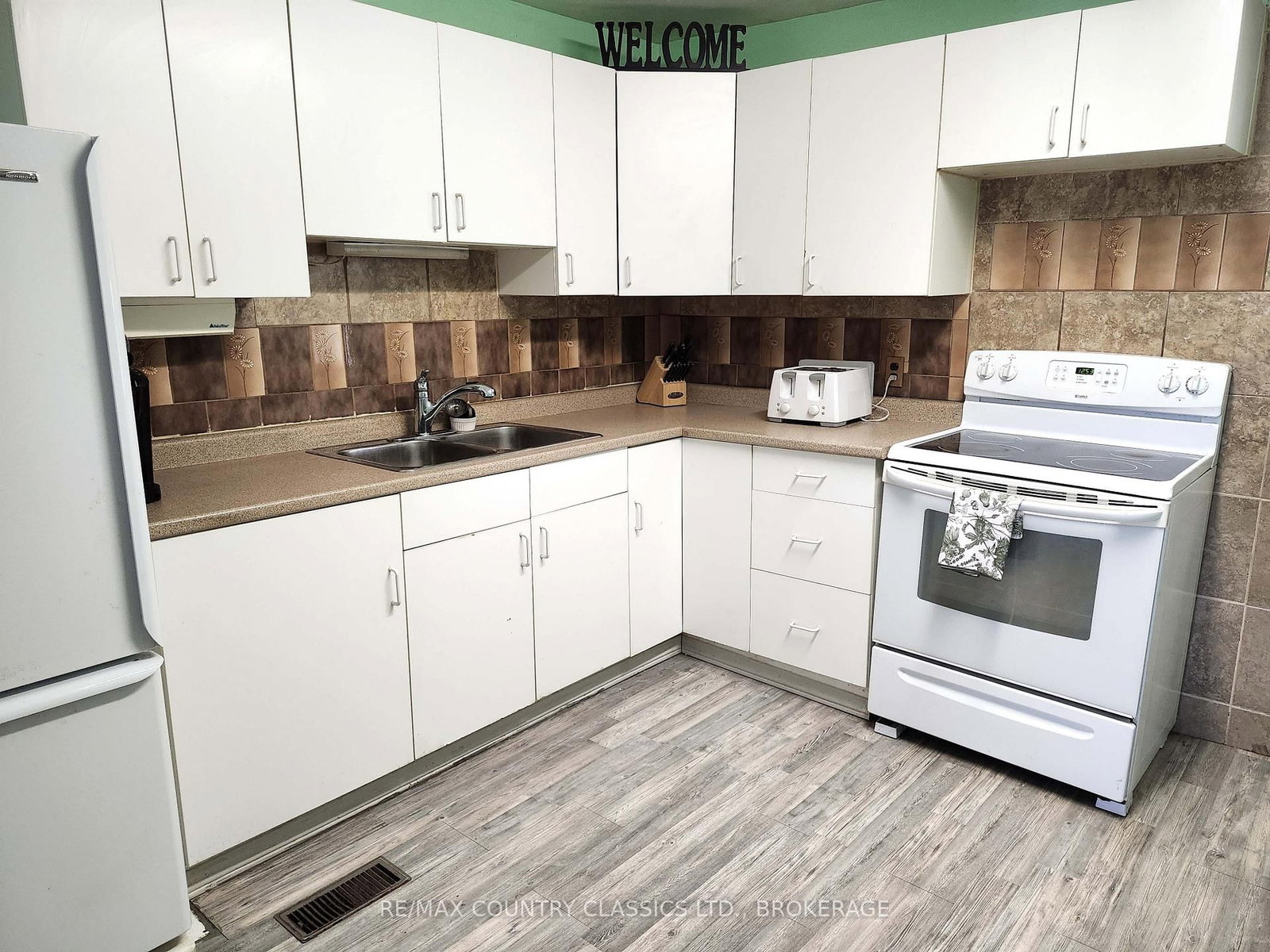 11 S Central Street • Denbigh, ON photo 9