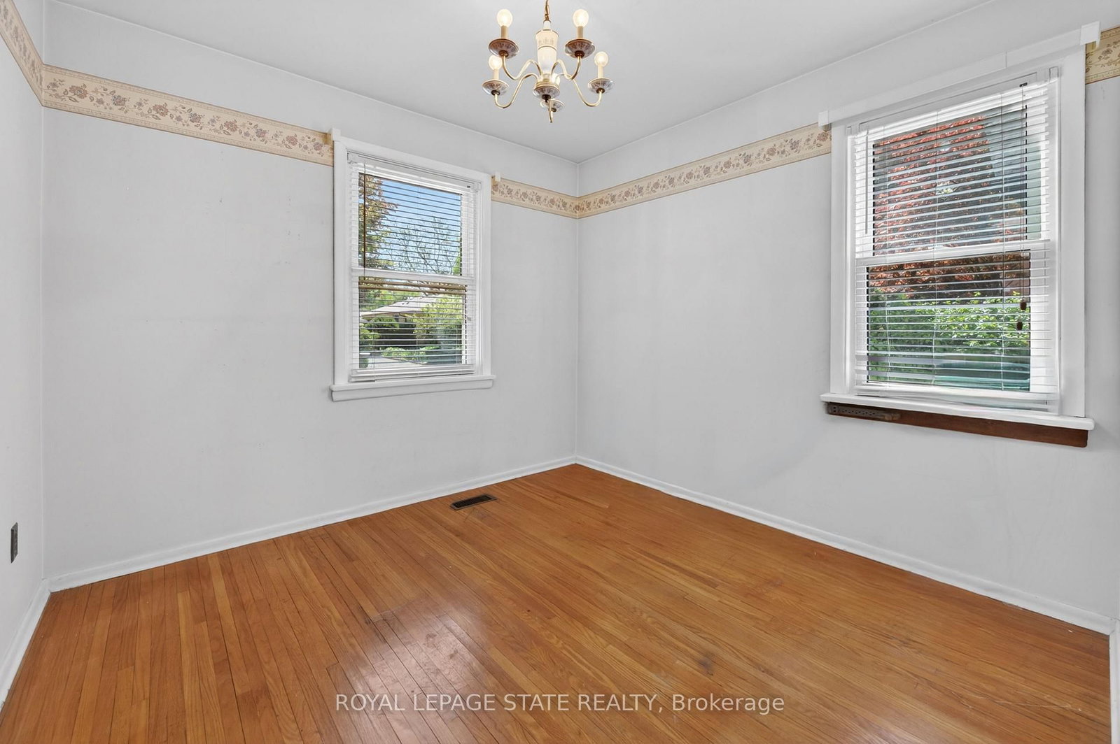 16 Brodick Street • Hamilton, ON photo 19