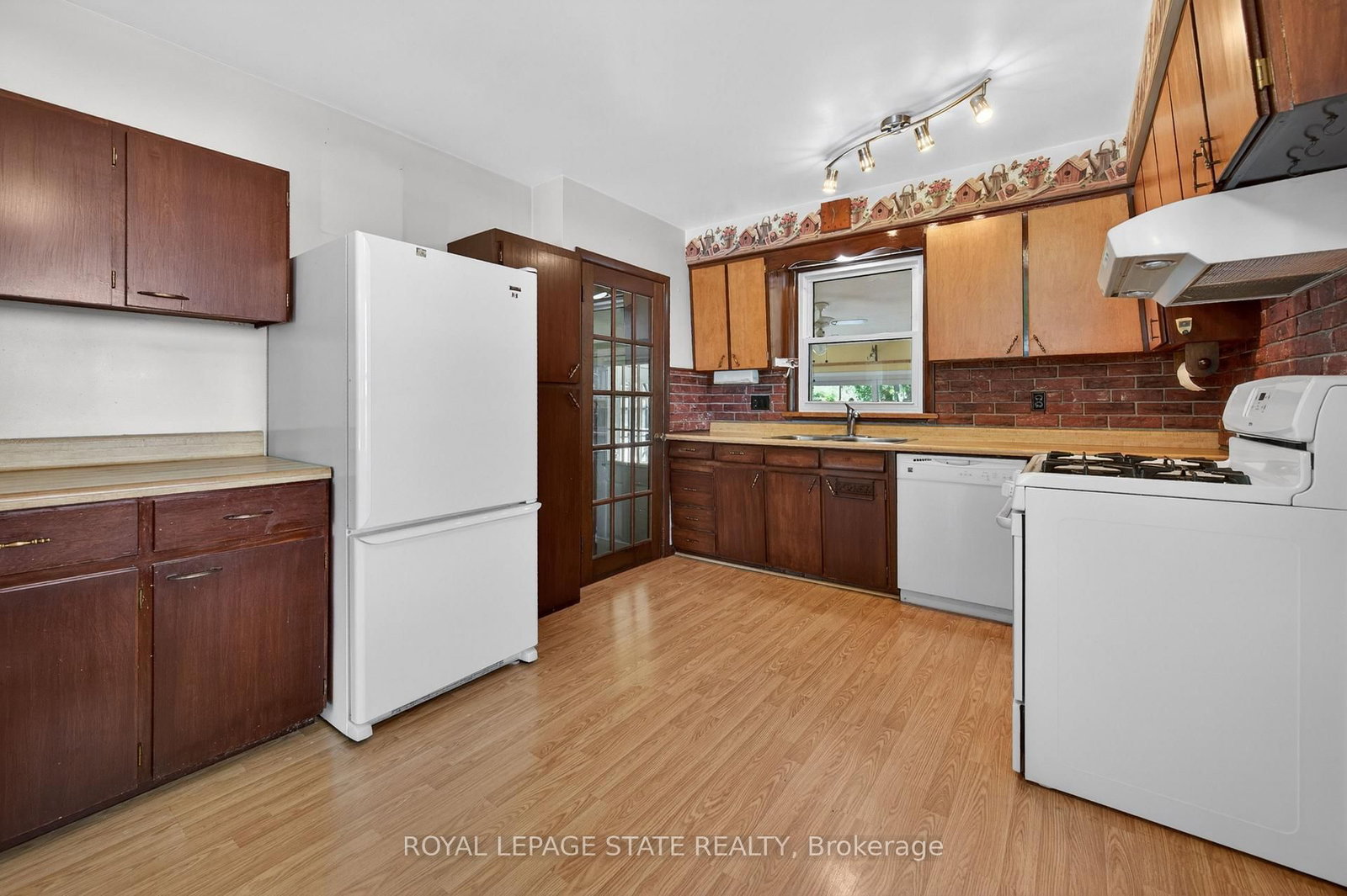 16 Brodick Street • Hamilton, ON photo 6