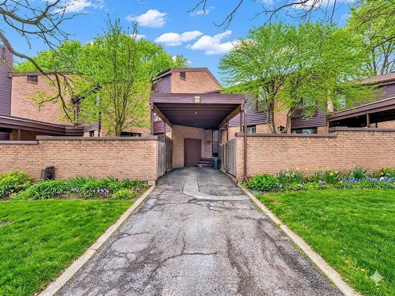home for sale on 3-28 Underhill Crescent